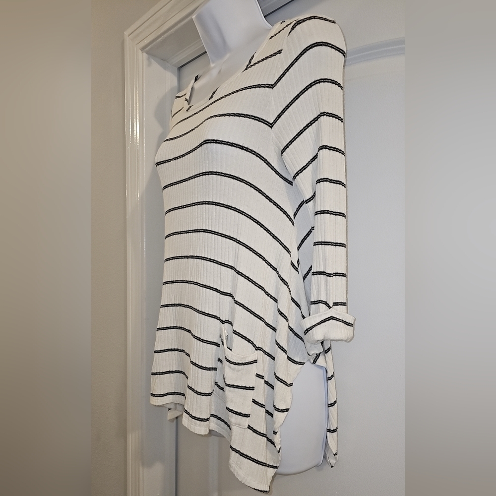 Alya Size Small - Picture 2 of 2